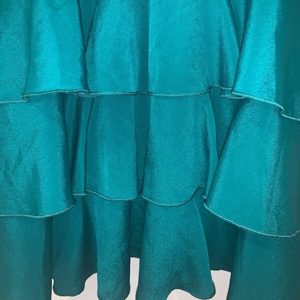 Glam loose-fitting Ruffle Dress - Picture 3 of 5